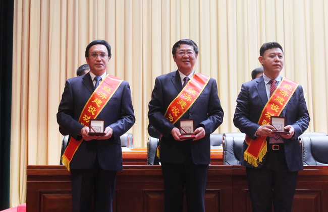 集团获评天桥区经济建设突出贡献奖单位 牟晓岩总经理荣获天桥区经济建设功勋奖