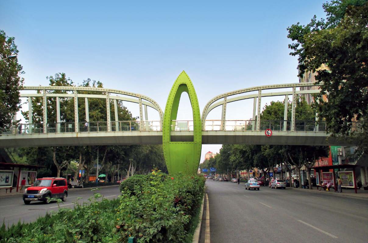 济南市张庄路森林公园人行天桥工程